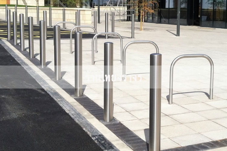 traffic bollards6